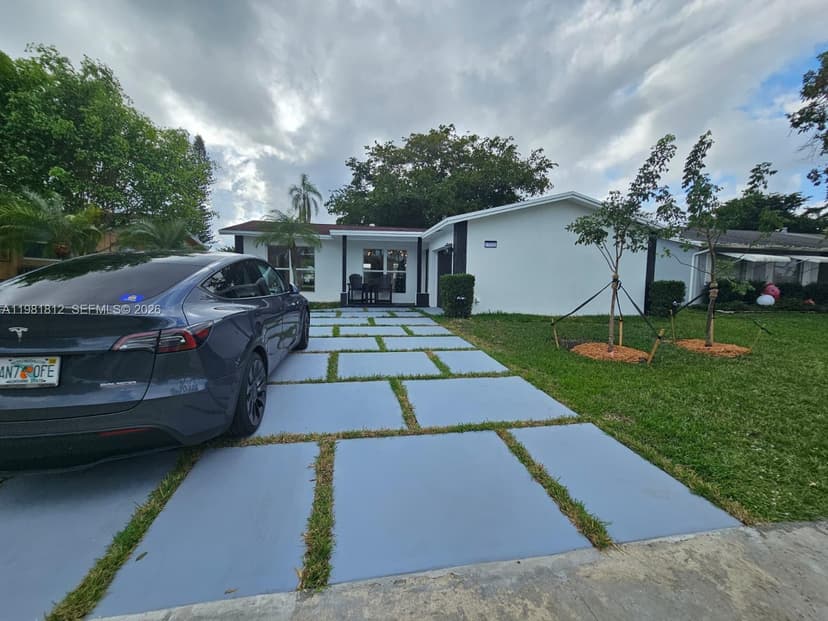 11450 NW 32nd Pl, Sunrise FL 33323