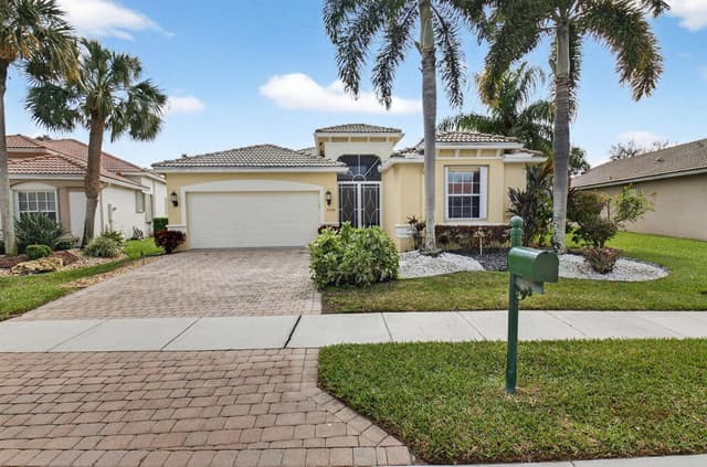 8208 Parini Way, Lake Worth FL 33467 - Lake Worth, FL - Photo 2