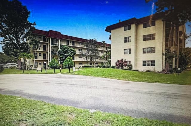 3330 Spanish Moss Terrace # 406, Lauderhill FL 33319 - Lauderhill, FL - Photo 3