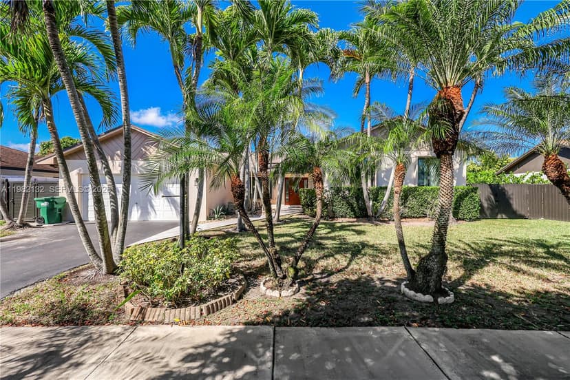 11541 SW 100th St, Miami FL 33176