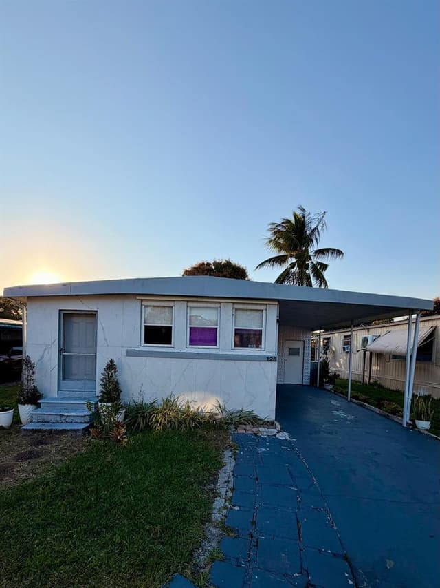 128 Havenwood Drive, Pompano Beach FL 33064 - Pompano Beach, FL - Photo 2