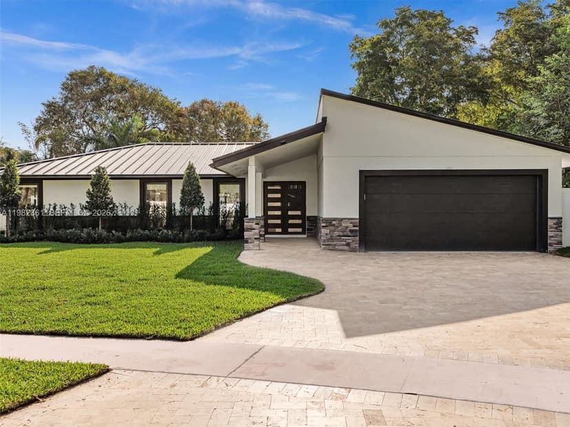 1501 NW 109th Ter, Pembroke Pines FL 33026