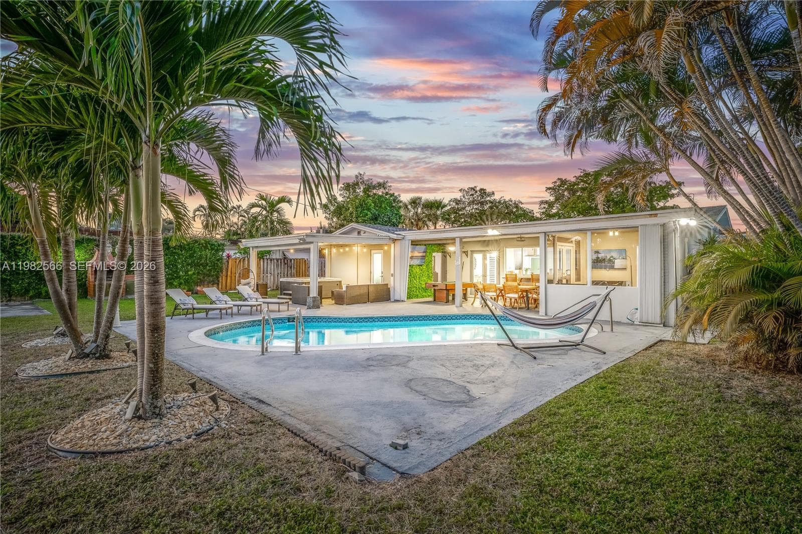 4212 Van Buren St, Hollywood FL 33021