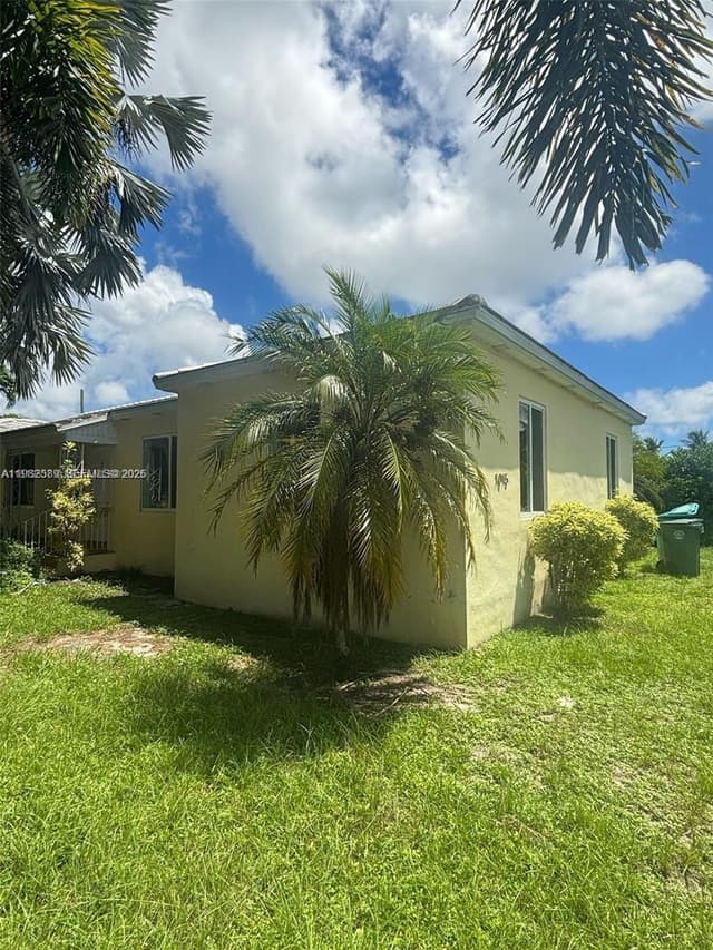1015 NE 112th St, Biscayne Park FL 33161 - Biscayne Park, FL - Photo 2