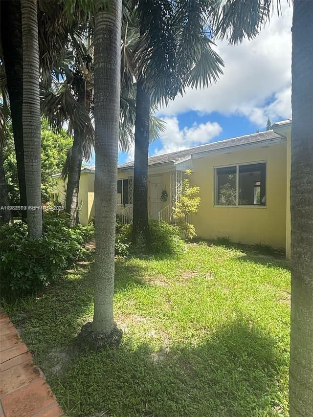 1015 NE 112th St, Biscayne Park FL 33161 - Biscayne Park, FL - Photo 3