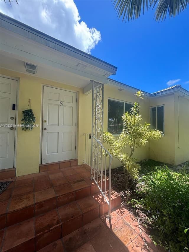 1015 NE 112th St, Biscayne Park FL 33161 - Biscayne Park, FL - Photo 4