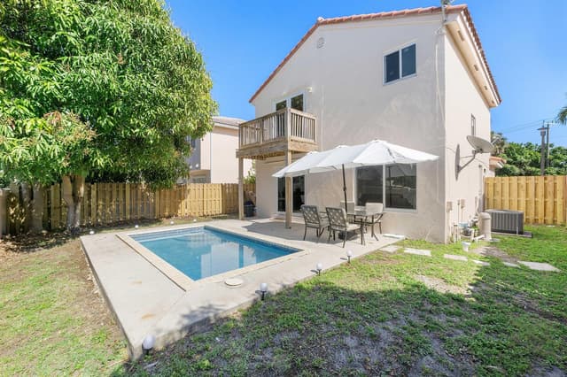 6363 Seagrape Circle, Margate FL 33063 - Margate, FL - Photo 2