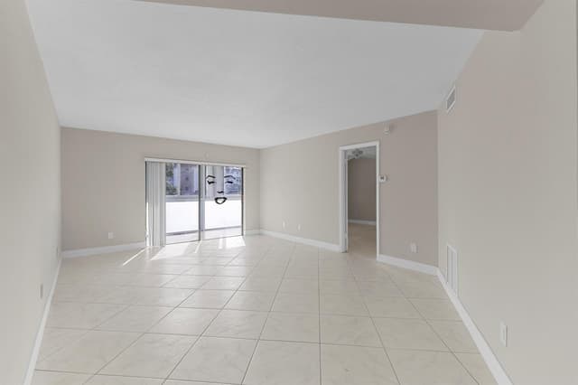 4141 NW 44th Avenue # 224, Lauderdale Lakes FL 33319 - Lauderdale Lakes, FL - Photo 2