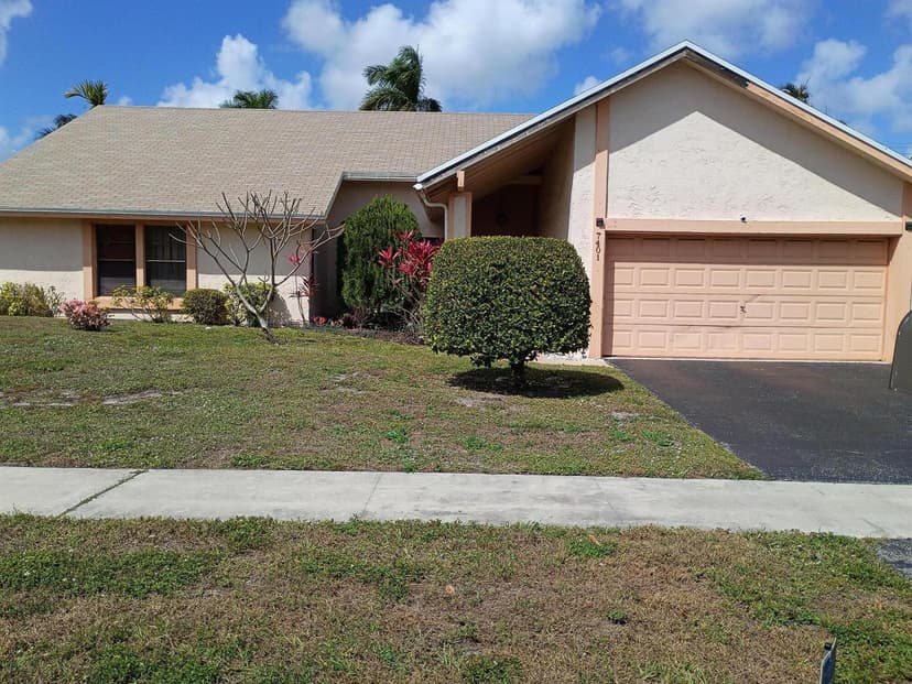 7401 NW 49th Court, Lauderhill FL 33319