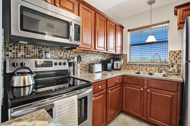 2901 E Sunrise Lakes Drive E # 305, Sunrise FL 33322 - Sunrise, FL - Photo 2
