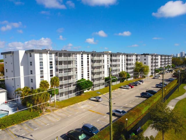 16851 NE 23rd Avenue # A408, North Miami Beach FL 33160 - North Miami Beach, FL - Photo 2
