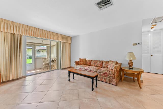2915 Crosley Drive W Unit B, West Palm Beach FL 33415 - West Palm Beach, FL - Photo 2