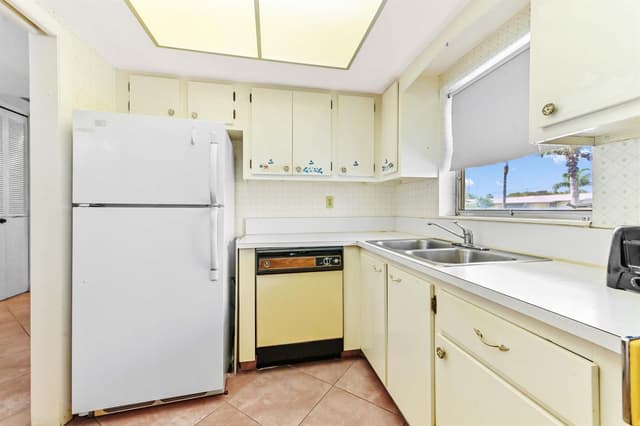 2915 Crosley Drive W Unit B, West Palm Beach FL 33415 - West Palm Beach, FL - Photo 5
