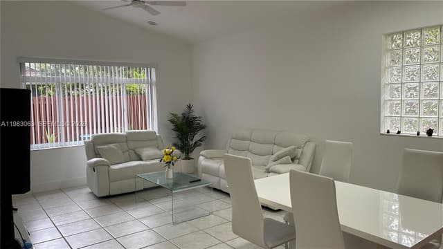 11581 SW 10th Ct, Pembroke Pines FL 33025 - Pembroke Pines, FL - Photo 7