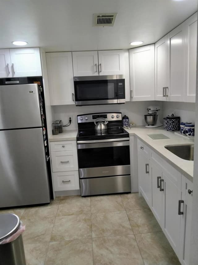 399 Brittany # L, Delray Beach FL 33446 - Delray Beach, FL - Photo 3