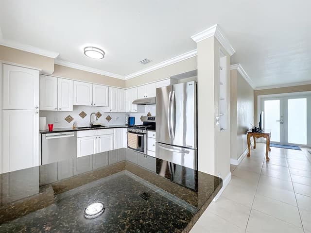 6803 Kingston Drive, Lake Worth FL 33462 - Lake Worth, FL - Photo 4