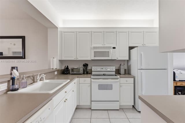 7765 Yardley Dr # 313, Tamarac FL 33321 - Tamarac, FL - Photo 5