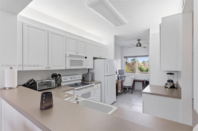 7765 Yardley Dr # 313, Tamarac FL 33321 - Tamarac, FL - Photo 4