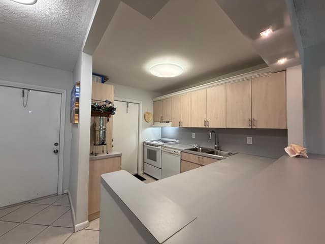 1040 SE 4th Avenue # 331, Deerfield Beach FL 33441 - Deerfield Beach, FL - Photo 4