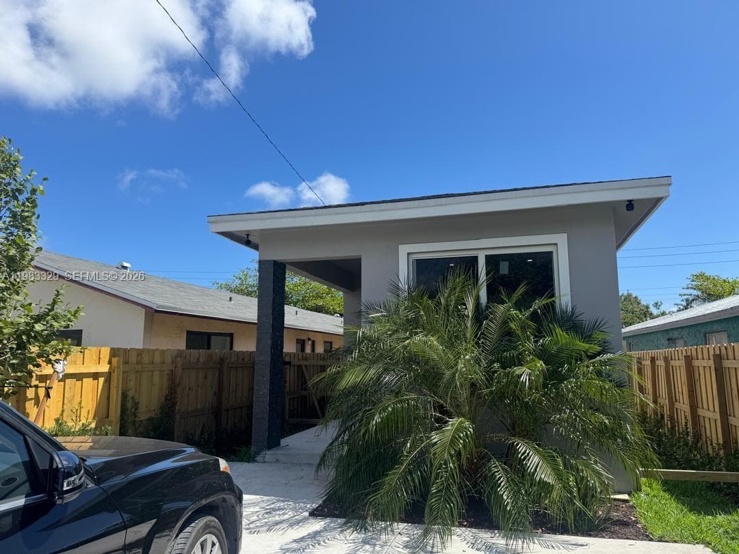1028 NW 8th Ave, Fort Lauderdale FL 33311