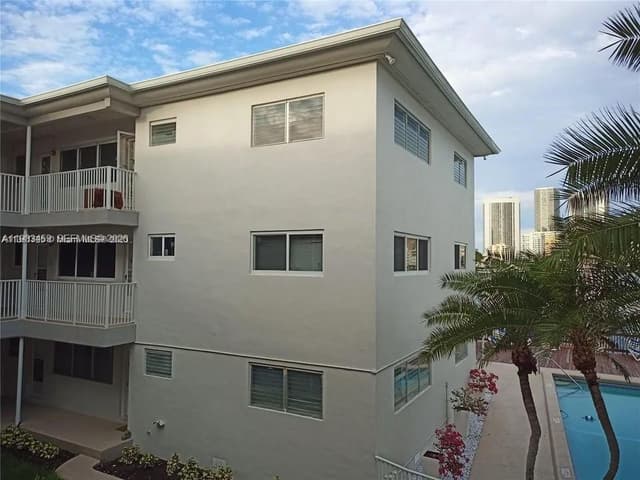 462 Golden Isles Dr # 202, Hallandale Beach FL 33009 - Hallandale Beach, FL - Photo 5