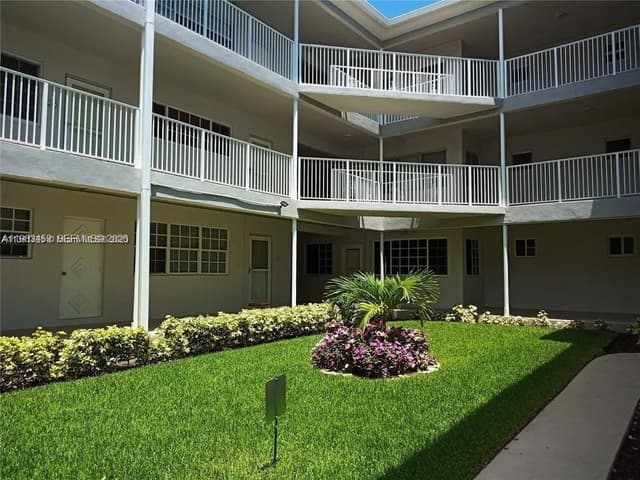 462 Golden Isles Dr # 202, Hallandale Beach FL 33009 - Hallandale Beach, FL - Photo 4