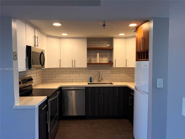 3100 W Rolling Hills Cir # 403, Davie FL 33328 - Davie, FL - Photo 5