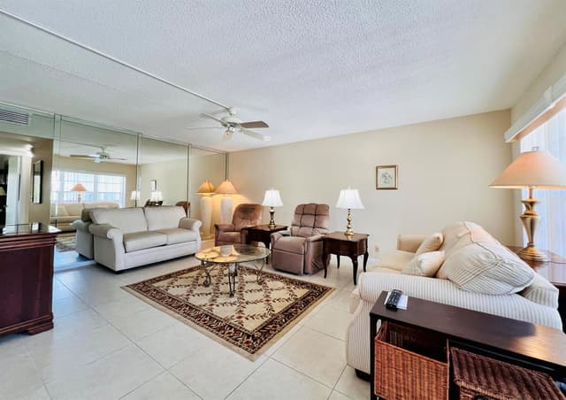 314 Wellington D, West Palm Beach FL 33417 - West Palm Beach, FL - Photo 6