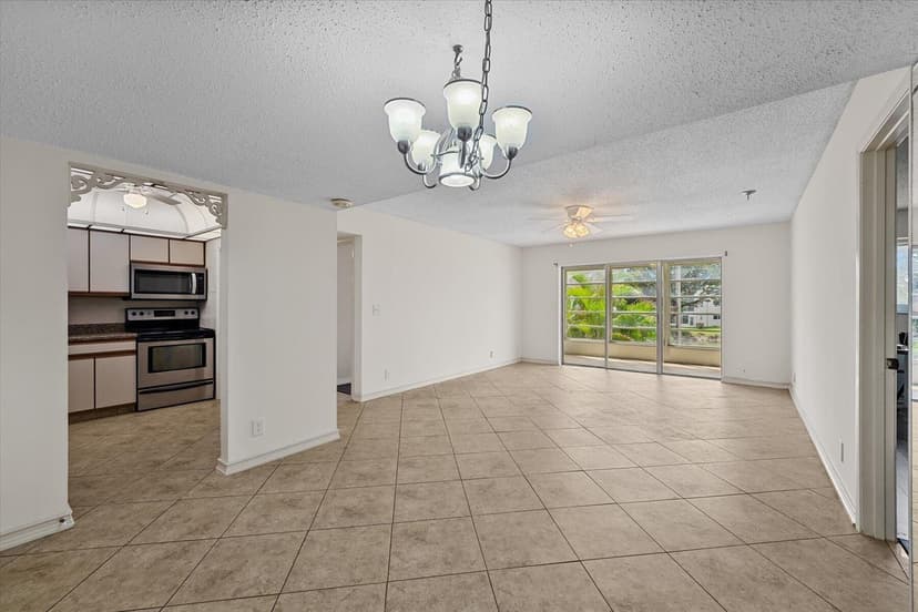 719 Lori Drive # 204, Palm Springs FL 33461
