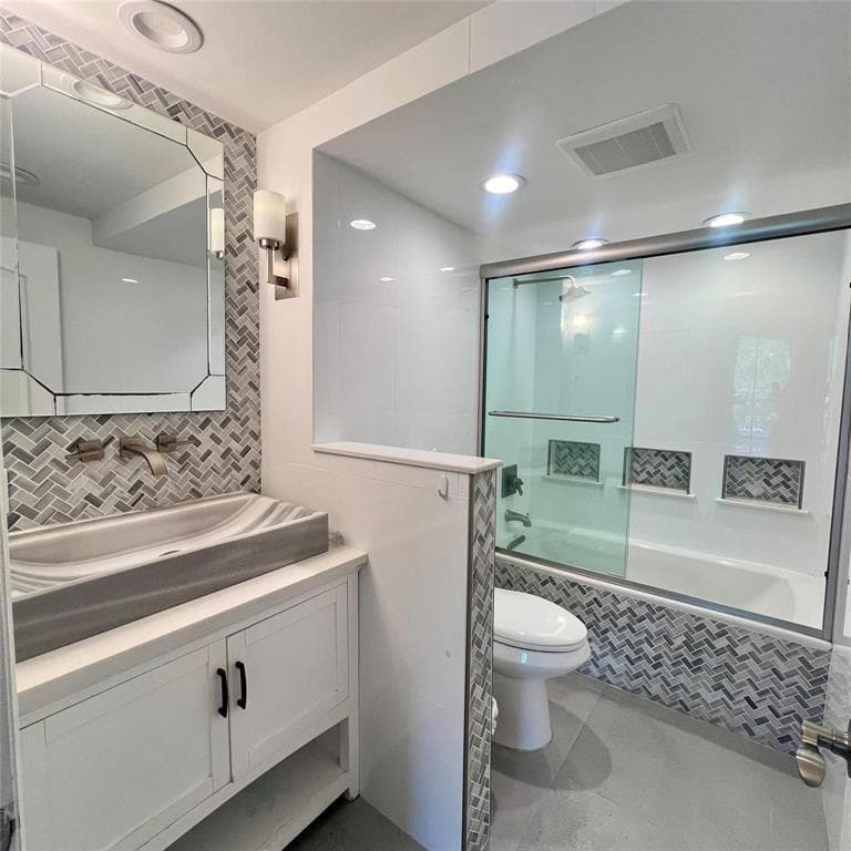 3900 N Hills Drive # 208, Hollywood FL 33021