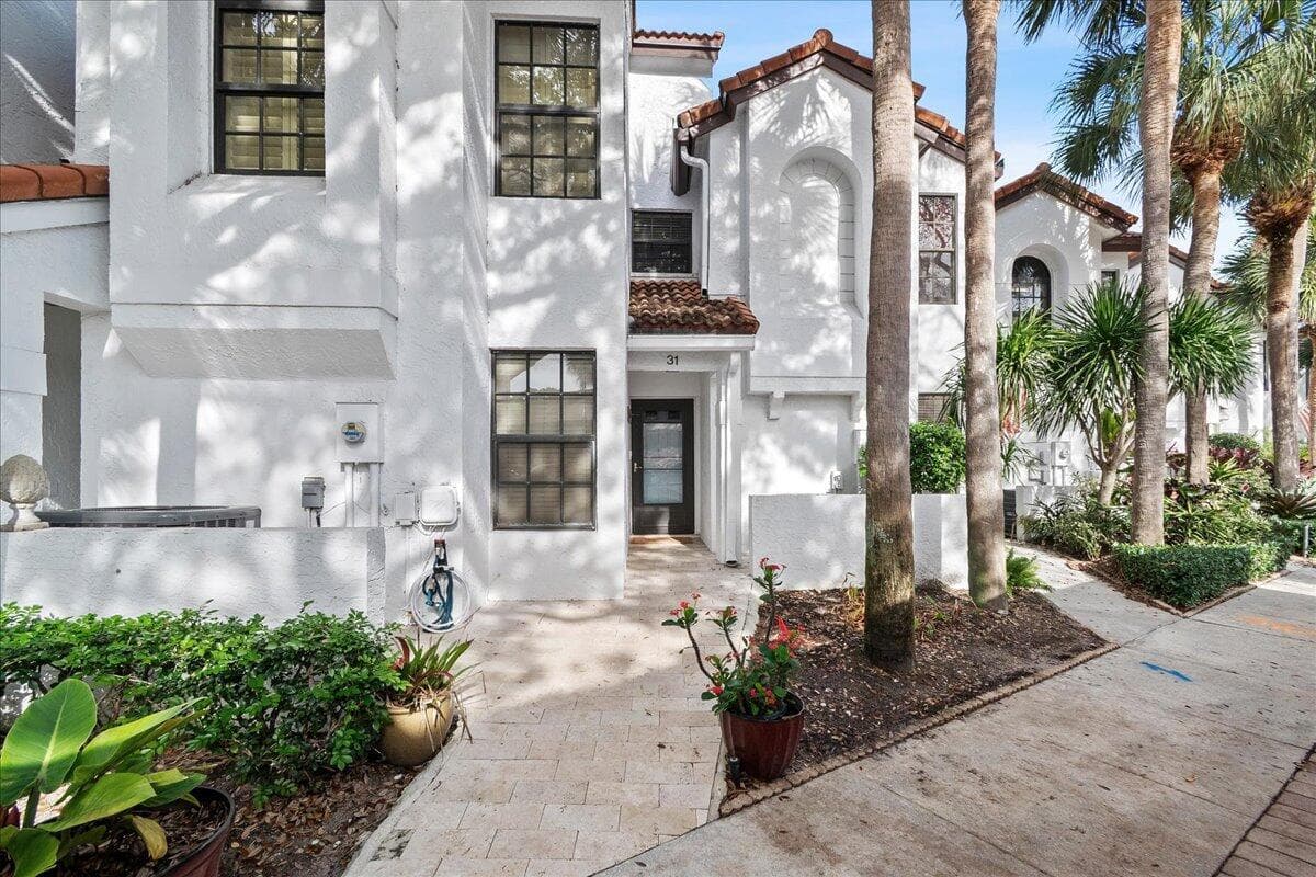 2359 Treasure Isle Drive # 31, Palm Beach Gardens FL 33410