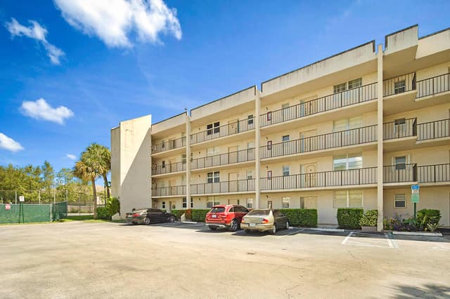 2541 Aragon Boulevard # 202, Sunrise FL 33322 - Sunrise, FL - Photo 2