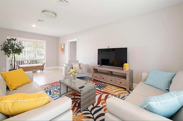 2740 SE 1st Court, Pompano Beach FL 33062 - Pompano Beach, FL - Photo 2