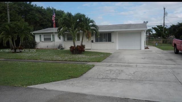 328 Riverdale Rd, Palm Springs FL 33461 - Palm Springs, FL - Photo 2