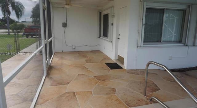 328 Riverdale Rd, Palm Springs FL 33461 - Palm Springs, FL - Photo 4