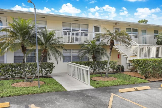94 Hastings F, West Palm Beach FL 33417 - West Palm Beach, FL - Photo 2