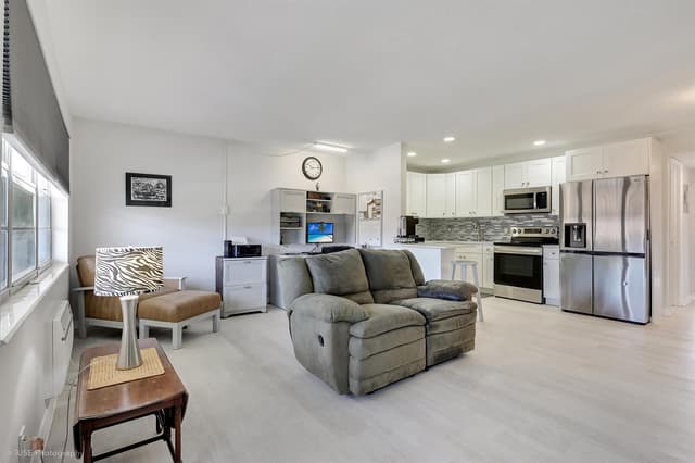 94 Hastings F, West Palm Beach FL 33417 - West Palm Beach, FL - Photo 6