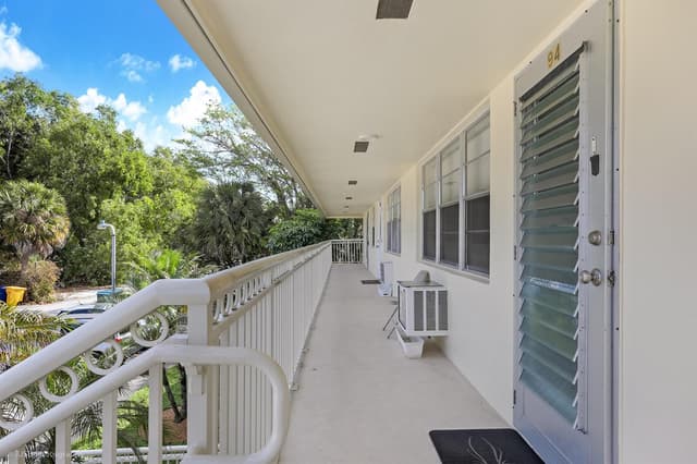 94 Hastings F, West Palm Beach FL 33417 - West Palm Beach, FL - Photo 3