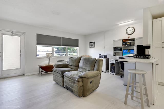 94 Hastings F, West Palm Beach FL 33417 - West Palm Beach, FL - Photo 5