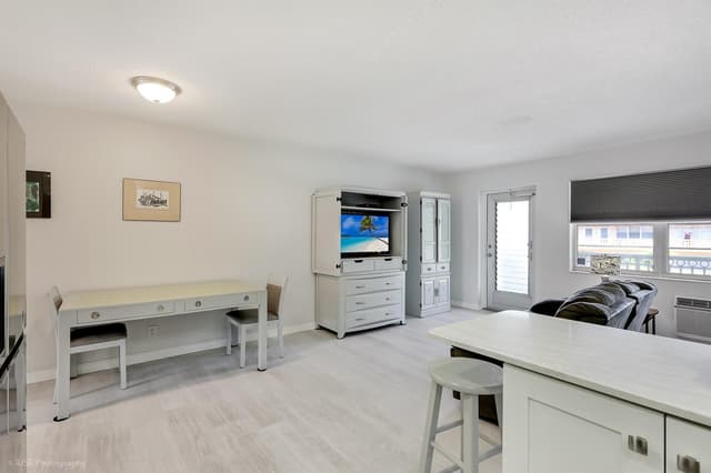 94 Hastings F, West Palm Beach FL 33417 - West Palm Beach, FL - Photo 4
