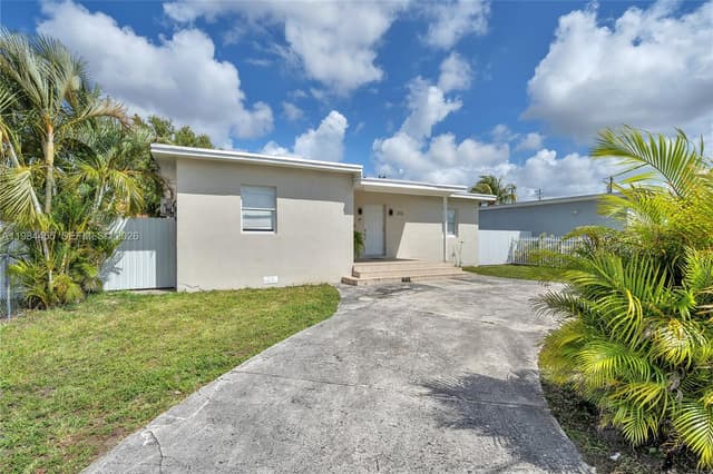 213 W 20th St, Hialeah FL 33010 - Hialeah, FL - Photo 3