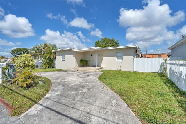 213 W 20th St, Hialeah FL 33010 - Hialeah, FL - Photo 4