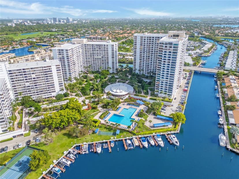 2500 Parkview Dr # 509, Hallandale Beach FL 33009