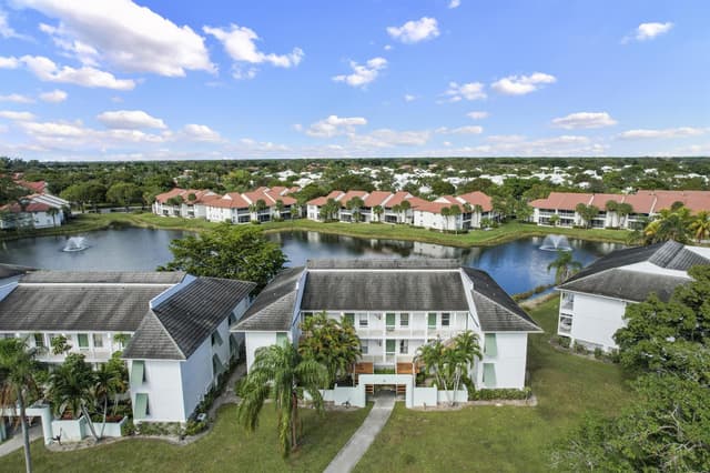 179 Cypress Point Drive # 179, Palm Beach Gardens FL 33418 - Palm Beach Gardens, FL - Photo 2