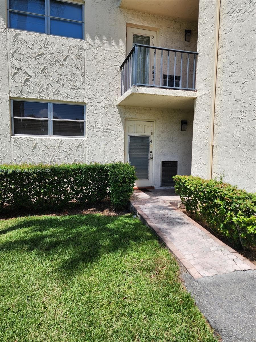 681 S Hollybrook Dr # 110, Pembroke Pines FL 33025 - Pembroke Pines, FL - Photo 1