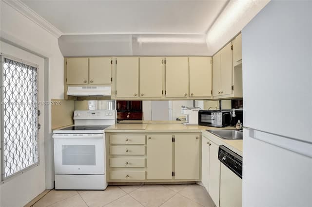 3940 NW 42nd Ave # 320, Lauderdale Lakes FL 33319 - Lauderdale Lakes, FL - Photo 2