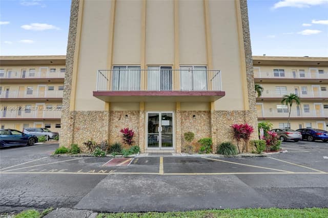 3940 NW 42nd Ave # 320, Lauderdale Lakes FL 33319 - Lauderdale Lakes, FL - Photo 6