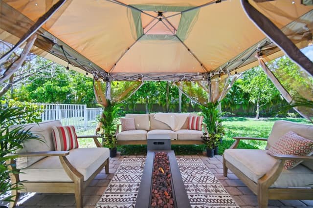 1628 Myrtle Oak Ter, Hollywood FL 33021 - Hollywood, FL - Photo 2