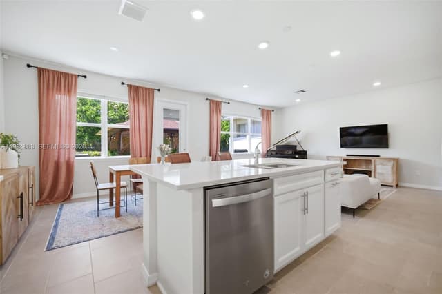 1628 Myrtle Oak Ter, Hollywood FL 33021 - Hollywood, FL - Photo 6