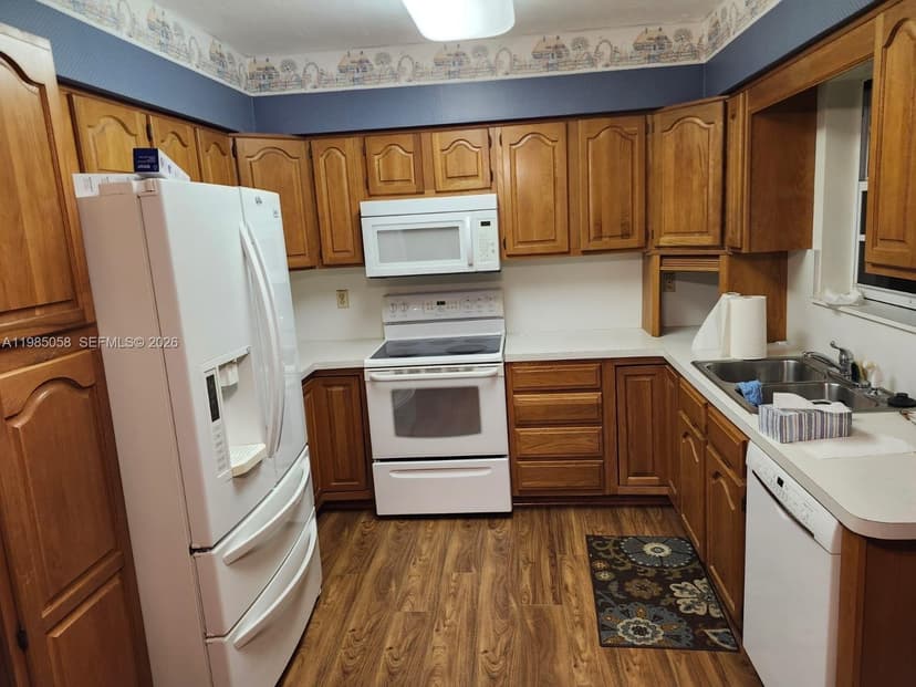 690 NW 19th St, Homestead FL 33030